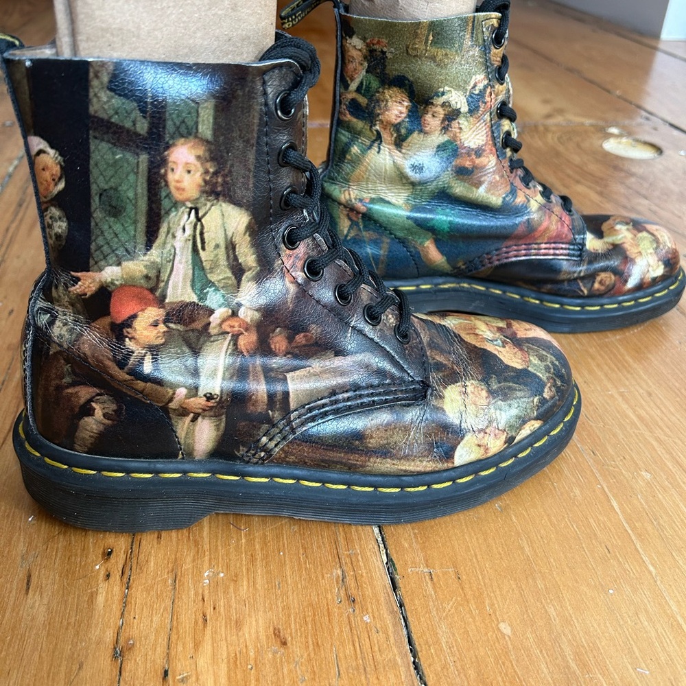 Doc Martens Pascal Hogarth Renaissance
US W size 6